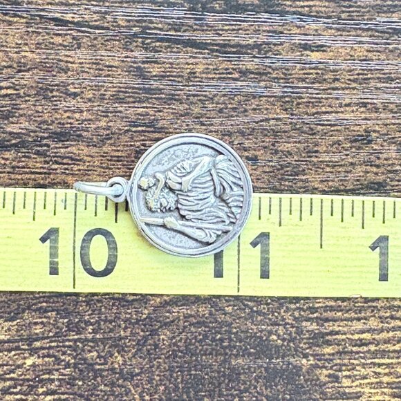 VTG Silver Tone Saint Christopher Circle Pendant Size 1" Length - Picture 5 of 7
